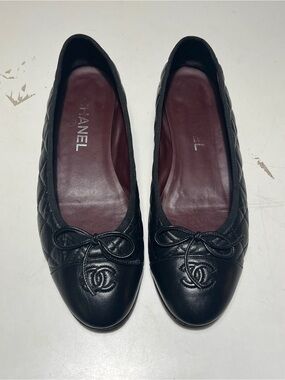 CHANEL Black Quilted Leather CC Logo Ballet Flats